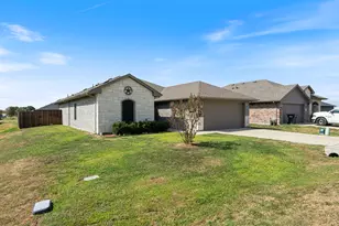 121 Willowbend Loop, Mabank, TX 75147 - Photo 3