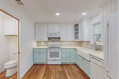 700 Broadway Avenue, Euless, TX 76040 - Photo 11