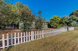700 Broadway Ave, Euless, TX 76040 - Photo 29