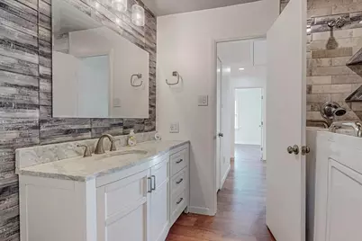 700 Broadway Avenue, Euless, TX 76040 - Photo 17