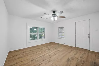 906 E Houston Street, Sherman, TX 75092 - Photo 9