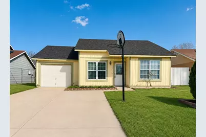 1621 Scottsdale Drive, Arlington, TX 76018 - Photo 1
