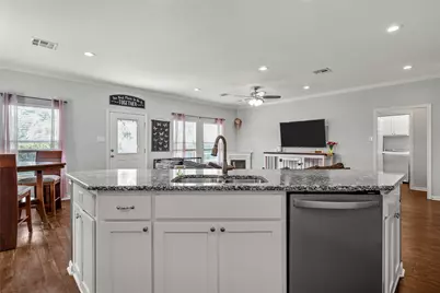 215 Greenbriar Street, Robinson, TX 76706 - Photo 9