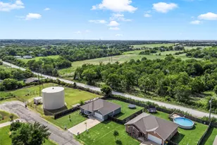 215 Greenbriar St, Robinson, TX 76706 - Photo 33