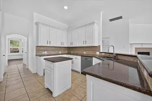 2208 Grizzly Run Ln, Euless, TX 76039 - Photo 5