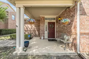 2741 Hyde Park Dr, Grand Prairie, TX 75050 - Photo 3