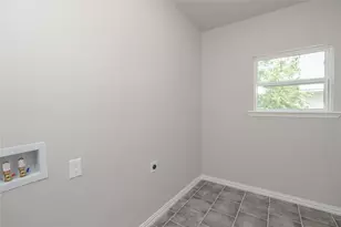 404 Campbell St, Bowie, TX 76230 - Photo 9