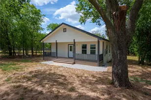404 Campbell St, Bowie, TX 76230 - Photo 17