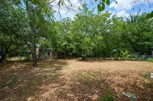 404 Campbell St, Bowie, TX 76230 - Photo 13