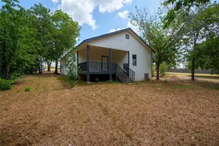 404 Campbell St, Bowie, TX 76230 - Photo 15