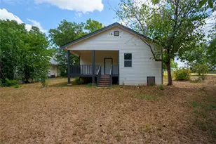 404 Campbell St, Bowie, TX 76230 - Photo 11
