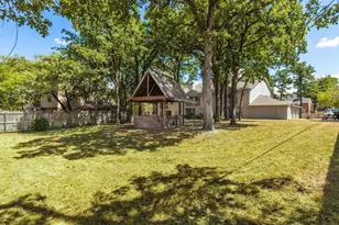 1501 Cedar Elm Dr, Euless, TX 76039 - Photo 17