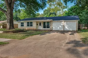 800 Sherwood Dr, Arlington, TX 76013 - Photo 3