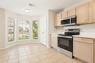 800 Ponselle Dr, Arlington, TX 76001 - Photo 7