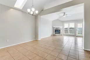 800 Ponselle Dr, Arlington, TX 76001 - Photo 3