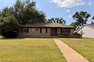 201 Collins Dr, Terrell, TX 75160 - Photo 1