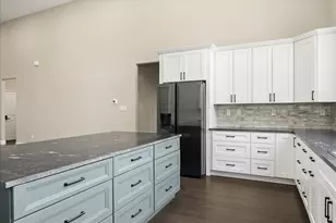 210 Knob Hill Dr, Granbury, TX 76048 - Photo 11