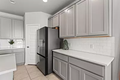 105 Kellys Heroes Way, Jarrell, TX 76537 - Photo 19