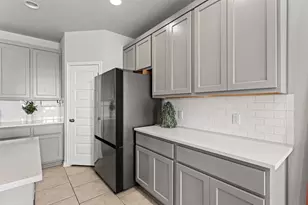 105 Kellys Heroes Wy, Jarrell, TX 76537 - Photo 19