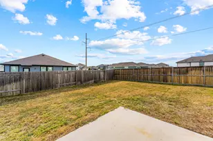 105 Kellys Heroes Wy, Jarrell, TX 76537 - Photo 35