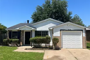 2101 Pennington Dr, Arlington, TX 76014 - Photo 1