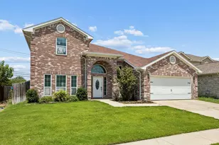 703 Fossil Hill Dr, Arlington, TX 76002 - Photo 3
