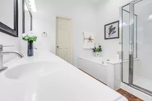 334 Touchdown Dr, Irving, TX 75063 - Photo 27