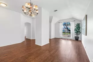 334 Touchdown Dr, Irving, TX 75063 - Photo 5