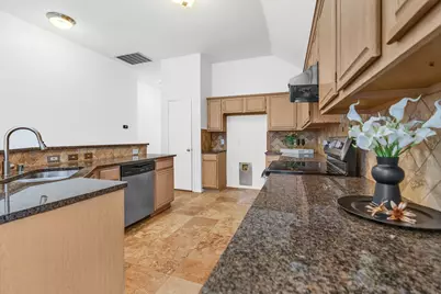 334 Touchdown Drive, Irving, TX 75063 - Photo 17