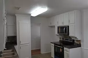5525 Parliament Dr, Arlington, TX 76017 - Photo 11