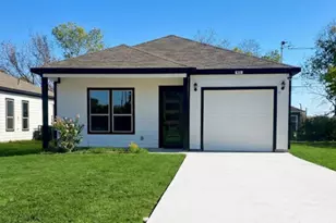 915 E 11th Ave, Corsicana, TX 75110 - Photo 1
