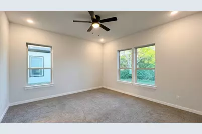 915 E 11th Avenue, Corsicana, TX 75110 - Photo 3