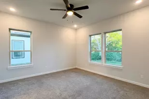 915 E 11th Ave, Corsicana, TX 75110 - Photo 3