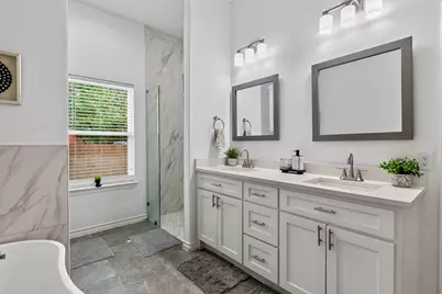2646 Greenhurst Drive, Farmers Branch, TX 75234 - Photo 17