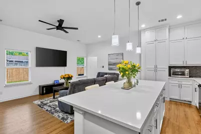 2646 Greenhurst Drive, Farmers Branch, TX 75234 - Photo 13