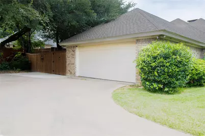 3641 Green Hollow Drive, Grand Prairie, TX 75052 - Photo 3