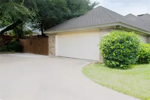 3641 Green Hollow Dr, Grand Prairie, TX 75052 - Photo 3