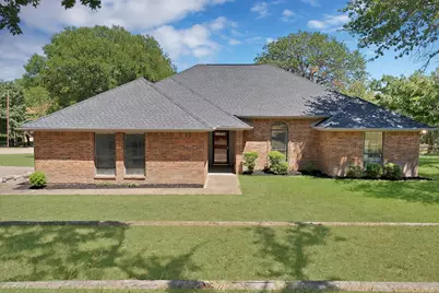 113 Cottonwood Court, Hudson Oaks, TX 76087 - Photo 1
