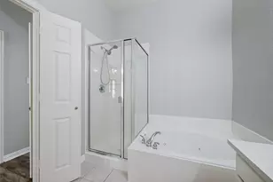 1351 Clearwater Dr, Grand Prairie, TX 75052 - Photo 7