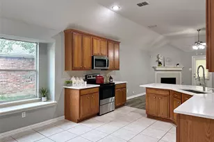 1351 Clearwater Dr, Grand Prairie, TX 75052 - Photo 15