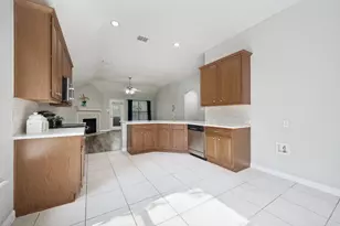 1351 Clearwater Dr, Grand Prairie, TX 75052 - Photo 5