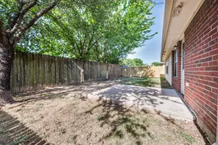 1351 Clearwater Dr, Grand Prairie, TX 75052 - Photo 25