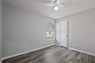 1351 Clearwater Dr, Grand Prairie, TX 75052 - Photo 3