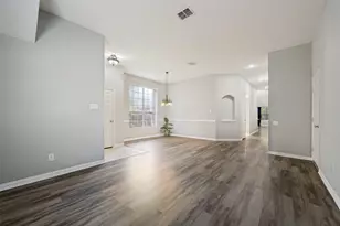 1351 Clearwater Dr, Grand Prairie, TX 75052 - Photo 7