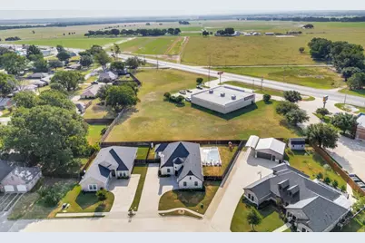 551 Chandler Court, Pilot Point, TX 76258 - Photo 11