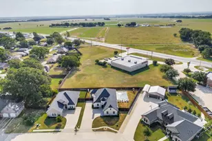 551 Chandler Ct, Pilot Point, TX 76258 - Photo 11