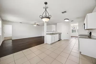 1412 Sunflower Court, Burleson, TX 76028 - Photo 17