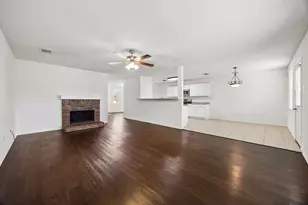 1412 Sunflower Ct, Burleson, TX 76028 - Photo 3