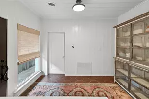 1325 Clover Ln, Fort Worth, TX 76107 - Photo 23