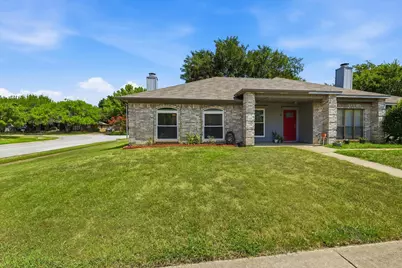 114 Glade Shadow Drive, Euless, TX 76039 - Photo 1